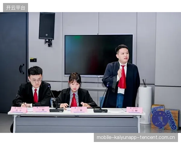 袁思俊与迈克尔·霍尔特：两位顶尖律师的智慧对决——如何在高压环境中战胜法律战役